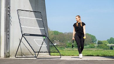 Which padel strokes can I practice with the Smash padel rebounder?